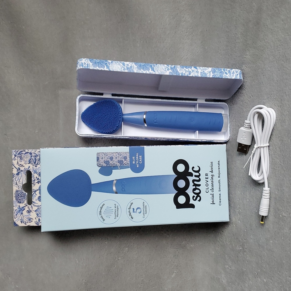 🆕️ POP SONIC Blue Clover Facial Cleansing Device with Floral Case